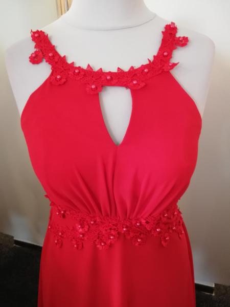 Abendkleid/Cocktail-Kleid, Farbe rot mit Spitze und Perlen